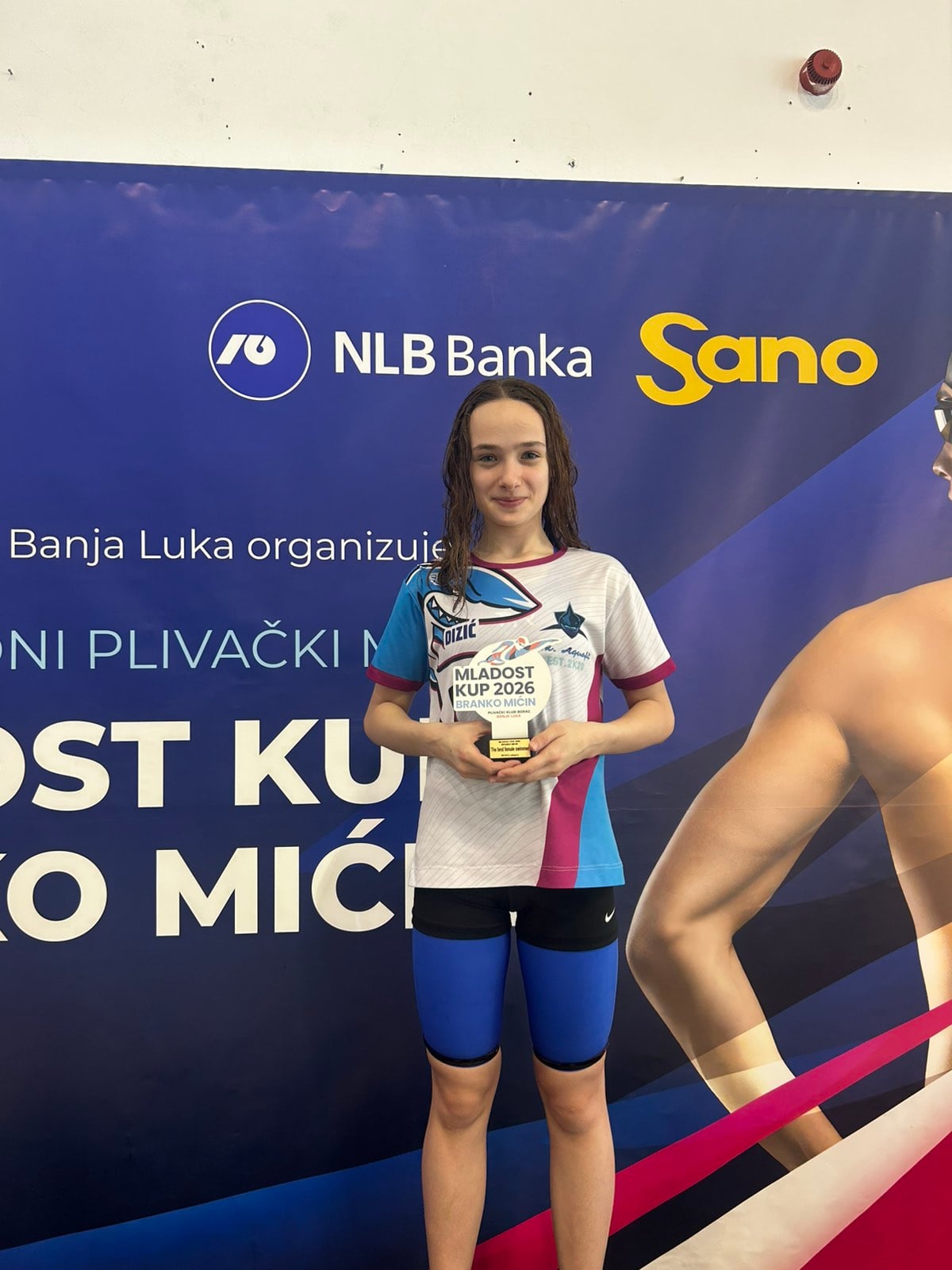 Esma Dizić sa peharom