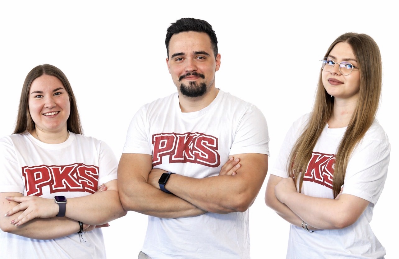 Trenerski tim PK Sarajevo u klupskim majicama